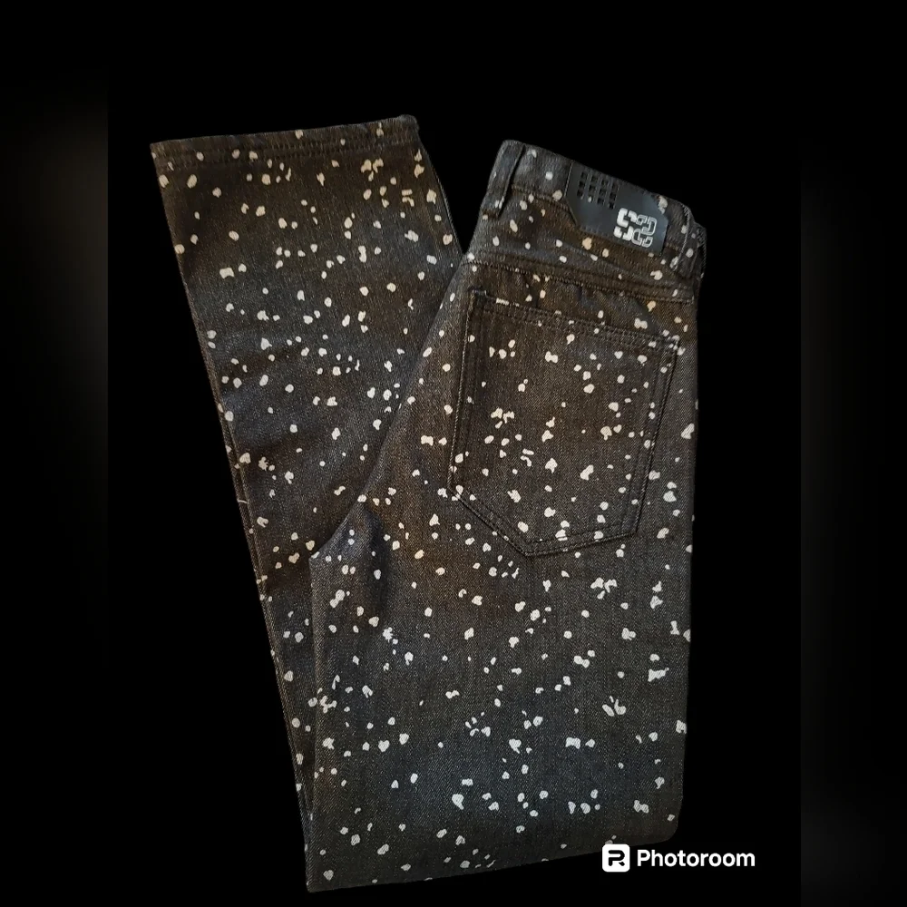 NWT Sacred Crown size 12 slim Black Premium black with Grey splatter paint